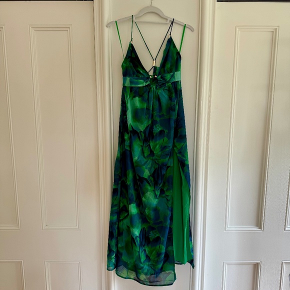 🆕 Runaway The Label Calista Dress in Green - Picture 9 of 10